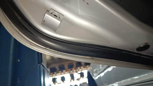 Foto: TÜR HINTEN LINKS ( TOURING ) eines BMW 318d touring GLXi