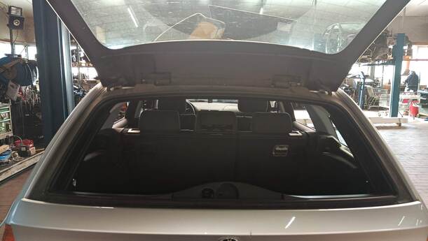 Foto: HECKKLAPPE/ HECKDECKEL ( TOURING ) eines BMW 318d touring GLXi