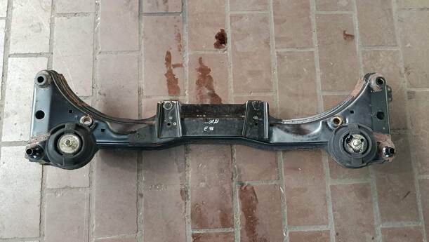 Foto: VORDERACHSE/ ACHSE VORN eines BMW 318d touring GLXi