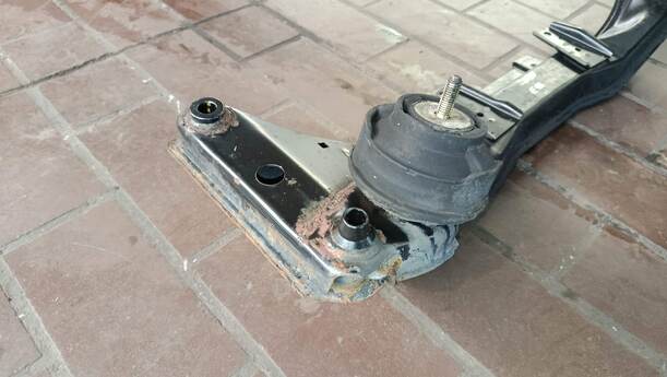 Foto: VORDERACHSE/ ACHSE VORN eines BMW 318d touring GLXi