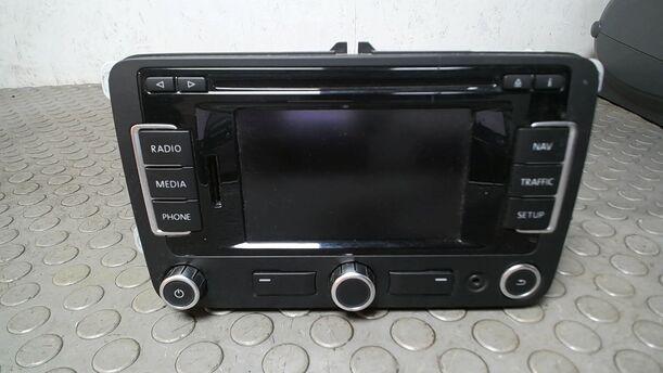 Foto: RADIO RNS310 ( MIT RADIOCODE ) eines VW Golf Variant 1.4 TSI GLXi