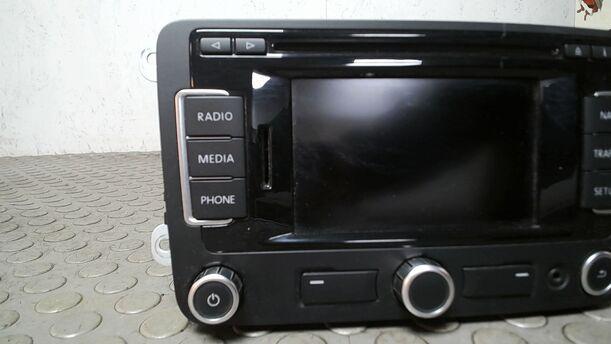 Foto: RADIO RNS310 ( MIT RADIOCODE ) eines VW Golf Variant 1.4 TSI GLXi