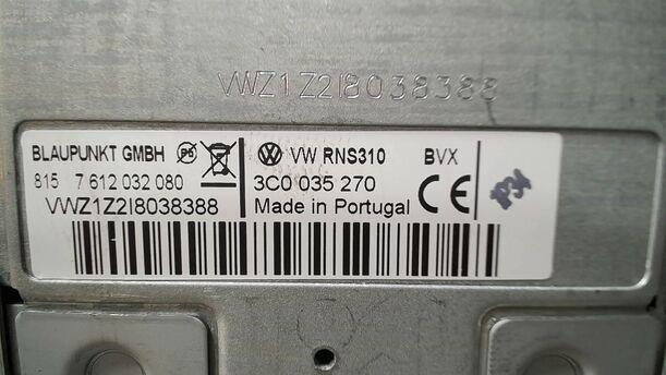 Foto: RADIO RNS310 ( MIT RADIOCODE ) eines VW Golf Variant 1.4 TSI GLXi
