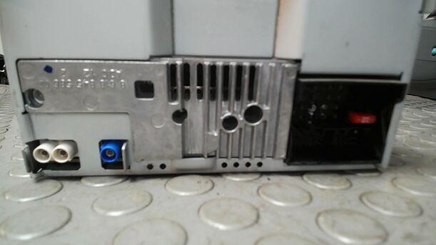 Foto: RADIO RNS310 ( MIT RADIOCODE ) eines VW Golf Variant 1.4 TSI GLXi