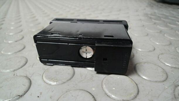 Foto: SCHALTER WARNBLINKANLAGE/ WARNBLINKSCHALTER eines BMW 318d touring GLXi