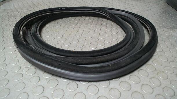 Foto: HECKKLAPPENDICHTUNG ( TOURING ) eines BMW 318d touring GLXi