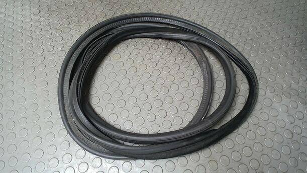 Foto: HECKKLAPPENDICHTUNG ( TOURING ) eines BMW 318d touring GLXi