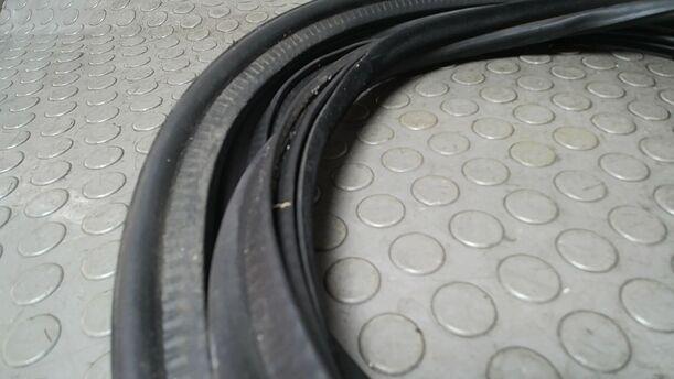 Foto: HECKKLAPPENDICHTUNG ( TOURING ) eines BMW 318d touring GLXi