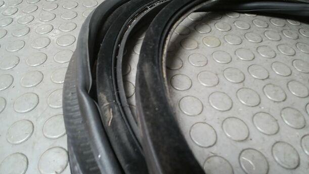 Foto: HECKKLAPPENDICHTUNG ( TOURING ) eines BMW 318d touring GLXi