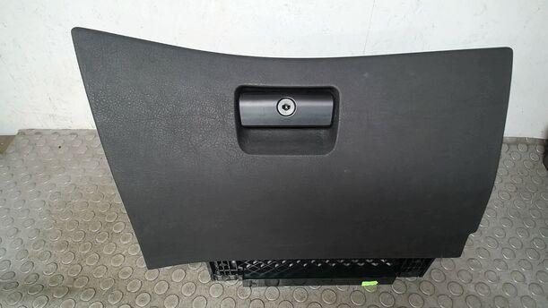 Foto: HANDSCHUHFACH eines BMW 318d touring GLXi