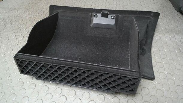 Foto: HANDSCHUHFACH eines BMW 318d touring GLXi