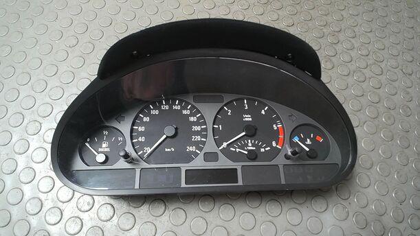Foto: TACHOEINHEIT/ KOMBIINSTRUMENT eines BMW 318d touring GLXi