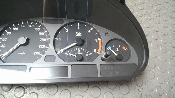 Foto: TACHOEINHEIT/ KOMBIINSTRUMENT eines BMW 318d touring GLXi