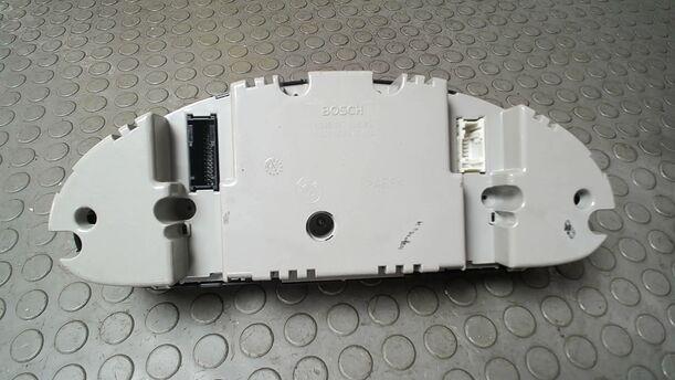 Foto: TACHOEINHEIT/ KOMBIINSTRUMENT eines BMW 318d touring GLXi