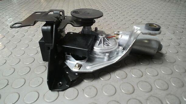 Foto: SCHEIBENWISCHERMOTOR HINTEN ( VARIANT ) eines BMW 318d touring GLXi