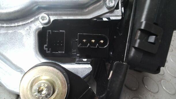 Foto: SCHEIBENWISCHERMOTOR HINTEN ( VARIANT ) eines BMW 318d touring GLXi