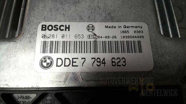 Foto: STEUERGERÄT EINSPRITZUNG/ MOTORSTEUERGERÄT eines BMW 318d touring
