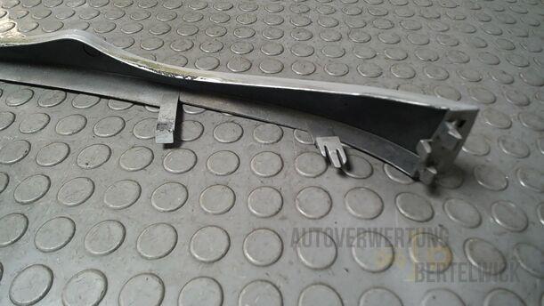 Foto: SCHEINWERFERBLENDE RECHTS eines BMW 318d touring