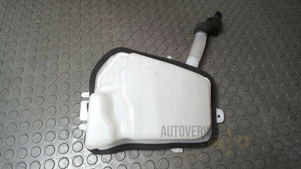 Foto: SCHEIBENWASCHBEHÄLTER HINTEN ( TOURING ) eines BMW 318d touring