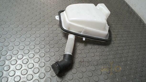 Foto: SCHEIBENWASCHBEHÄLTER HINTEN ( TOURING ) eines BMW 318d touring