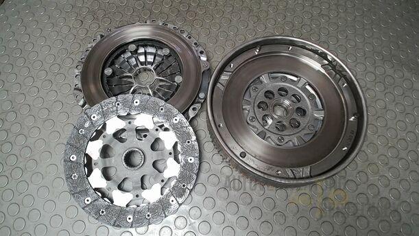 Foto: ZWEIMASSENSCHWUNGRAD ( LUK ) eines BMW 318d touring