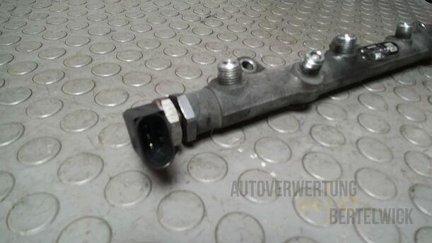 Foto: VERTEILERROHR/ KRAFTSTOFFVERTEILER eines BMW 318d touring