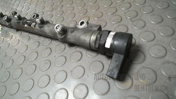 Foto: VERTEILERROHR/ KRAFTSTOFFVERTEILER eines BMW 318d touring