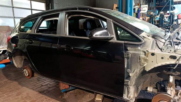 Foto: TÜR VORNE RECHTS eines Opel Astra 1.7 CDTI DPF Sports Tourer