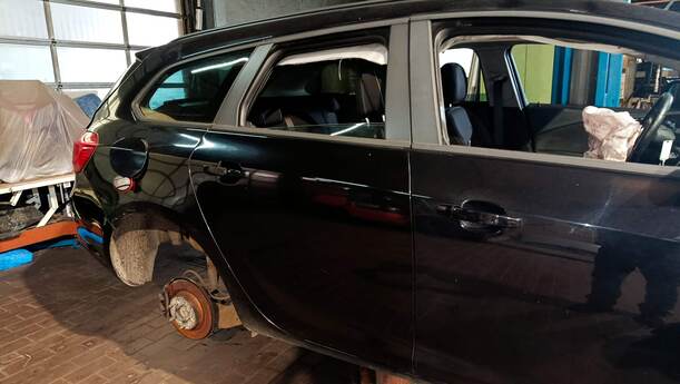 Foto: TÜR HINTEN RECHTS eines Opel Astra 1.7 CDTI DPF Sports Tourer