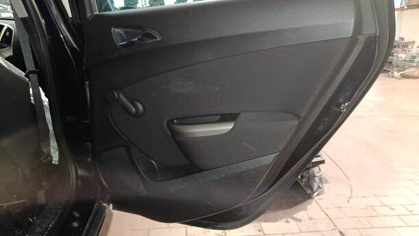 Foto: TÜR HINTEN RECHTS eines Opel Astra 1.7 CDTI DPF Sports Tourer