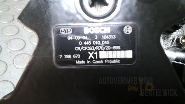 Foto: DIESELEINSPRITZPUMPE/ HOCHDRUCKPUMPE eines BMW 318d touring