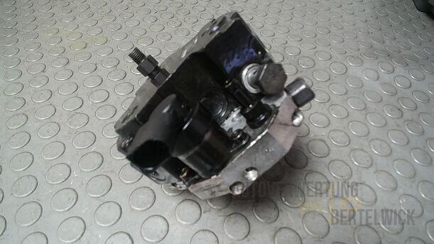 Foto: DIESELEINSPRITZPUMPE/ HOCHDRUCKPUMPE eines BMW 318d touring