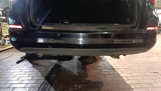 Foto: STOSSFÄNGER / STOßSTANGE HINTEN eines Opel Astra 1.7 CDTI DPF Sports Tourer