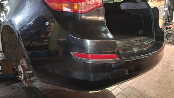 Foto: STOSSFÄNGER / STOßSTANGE HINTEN eines Opel Astra 1.7 CDTI DPF Sports Tourer