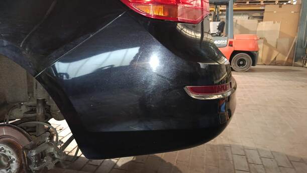 Foto: STOSSFÄNGER / STOßSTANGE HINTEN eines Opel Astra 1.7 CDTI DPF Sports Tourer