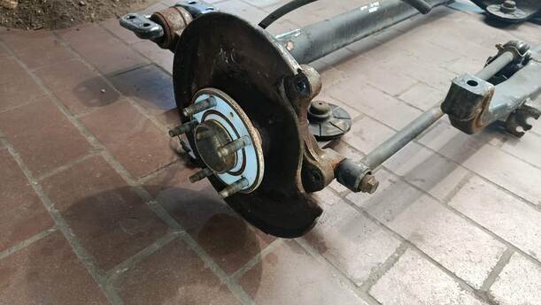 Foto: HINTERACHSTRÄGER / HINTERACHSE eines Opel Astra 1.7 CDTI DPF Sports Tourer