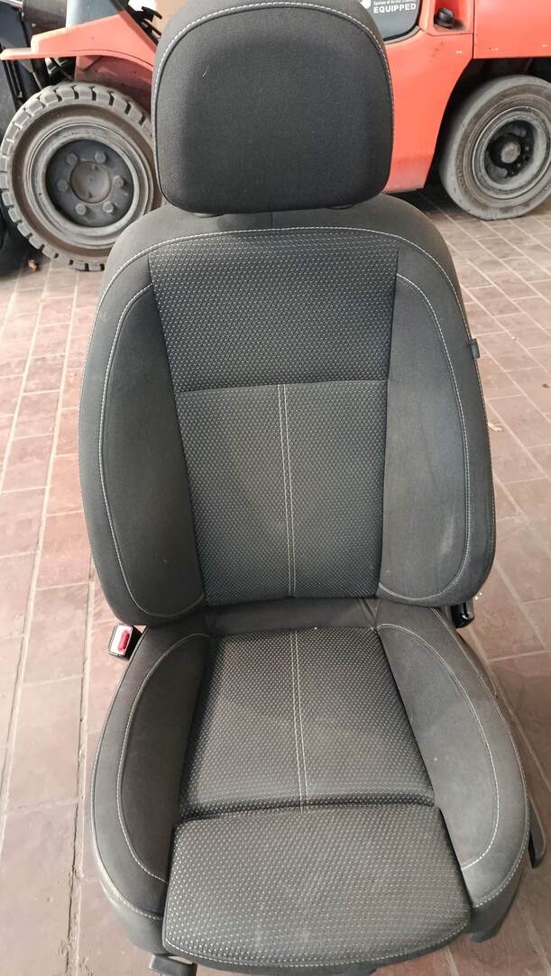 Foto: SITZ VORNE LINKS / FAHRERSITZ eines Opel Astra 1.7 CDTI DPF Sports Tourer