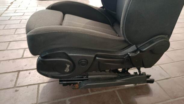 Foto: SITZ VORNE LINKS / FAHRERSITZ eines Opel Astra 1.7 CDTI DPF Sports Tourer