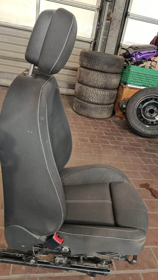 Foto: SITZ VORNE LINKS / FAHRERSITZ eines Opel Astra 1.7 CDTI DPF Sports Tourer