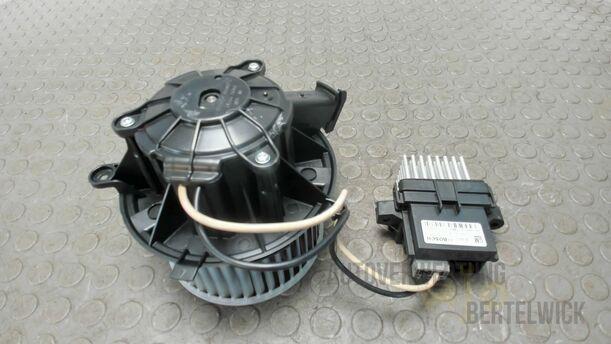 Foto: HEIZUNGSGEBLÄSE / WIDERSTAND eines Opel Astra 1.7 CDTI DPF Sports Tourer