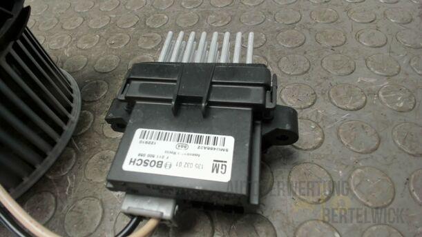 Foto: HEIZUNGSGEBLÄSE / WIDERSTAND eines Opel Astra 1.7 CDTI DPF Sports Tourer