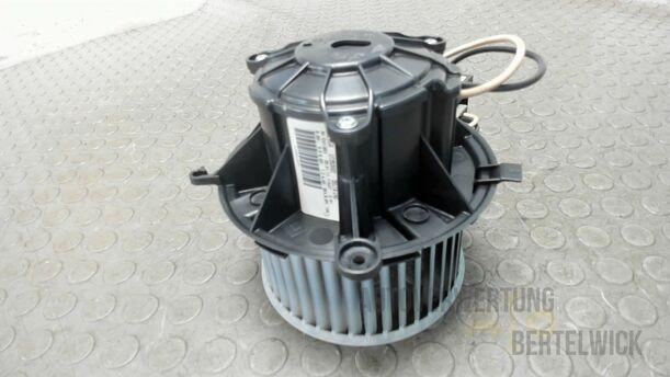 Foto: HEIZUNGSGEBLÄSE / WIDERSTAND eines Opel Astra 1.7 CDTI DPF Sports Tourer