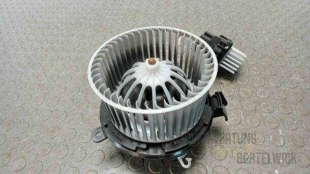 Foto: HEIZUNGSGEBLÄSE / WIDERSTAND eines Opel Astra 1.7 CDTI DPF Sports Tourer