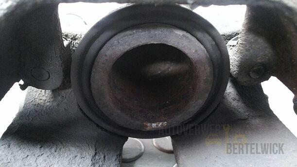 Foto: BREMSSATTEL VORN LINKS ( ATE ) eines BMW 318d touring GLXi