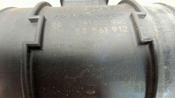 Foto: LUFTMASSENMESSER eines Opel Astra 1.7 CDTI DPF Sports Tourer GLXi