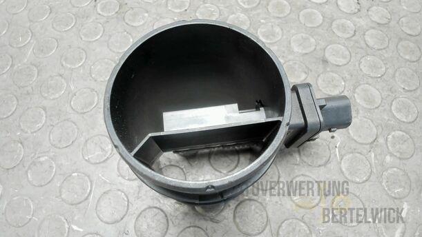 Foto: LUFTMASSENMESSER eines Opel Astra 1.7 CDTI DPF Sports Tourer GLXi