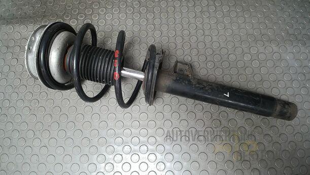 Foto: FEDERBEIN VORN LINKS eines BMW 318d touring GLXi