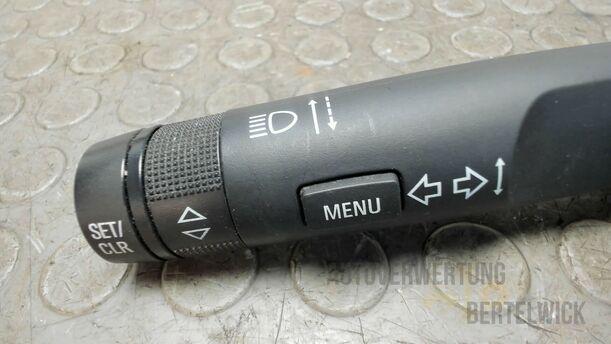 Foto: BLINKERSCHALTER / KOMBISCHALTER eines Opel Astra 1.7 CDTI DPF Sports Tourer GLXi