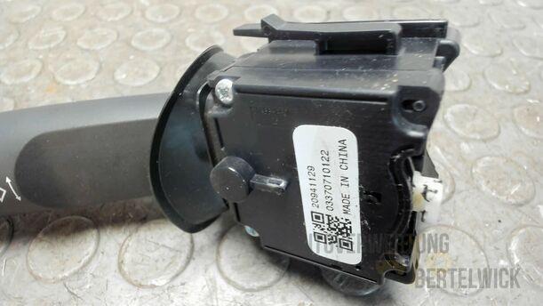 Foto: BLINKERSCHALTER / KOMBISCHALTER eines Opel Astra 1.7 CDTI DPF Sports Tourer GLXi