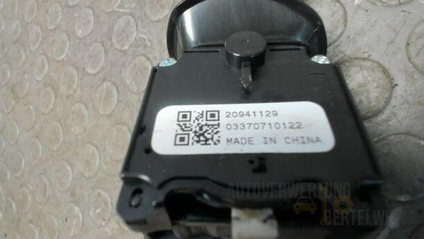 Foto: BLINKERSCHALTER / KOMBISCHALTER eines Opel Astra 1.7 CDTI DPF Sports Tourer GLXi